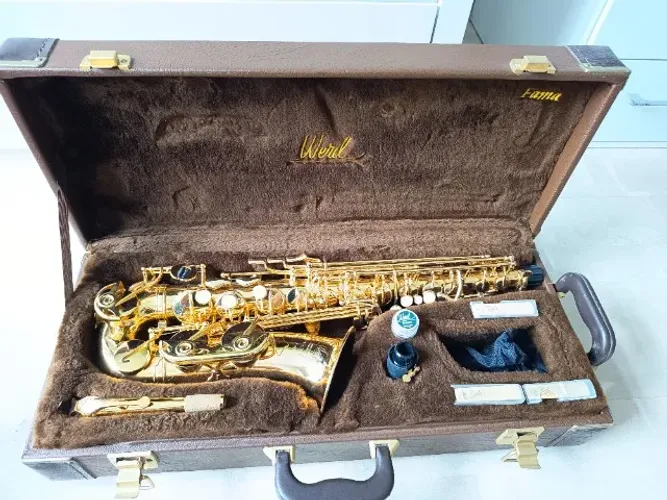 Saxofone Alto WERIL SPECTRA II A932 Laqueado
