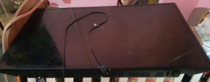 Vendo TV Samsung 43 polegadas para retirada de peças ou conserto