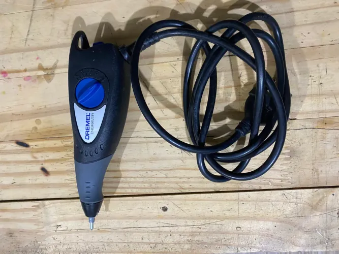 Retífica Dremel para madeira e vidro