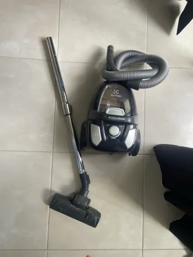 Aspirador Electrolux Easybox EASY1 de 1600W