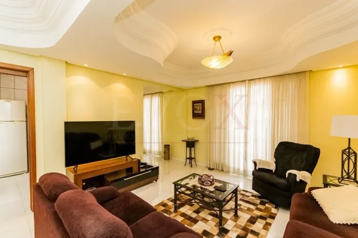 Apartamento de 3 quartos com suíte no Rio Branco, Porto Alegre-RS Espaçoso, mobiliado e mo