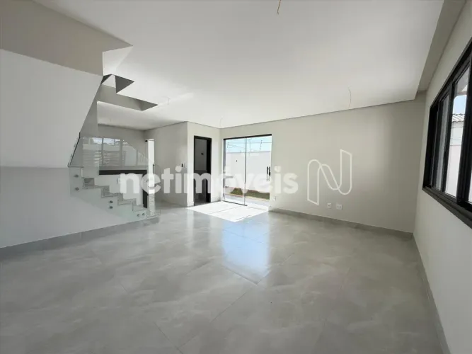 Casa à Venda - 177m²; - 3 Quartos 1 com Suíte - 2 Vagas - Planalto/BH