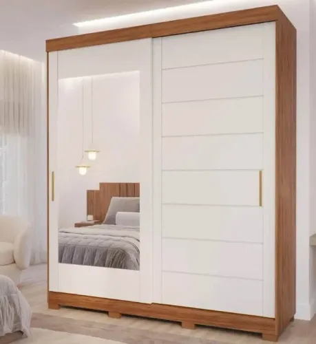 Roupeiro Flora 100% MDF. Puxadores em tom dourado, cor off white