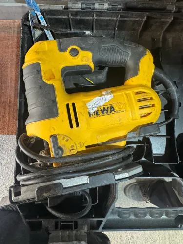 Tico tico Dewalt 220v