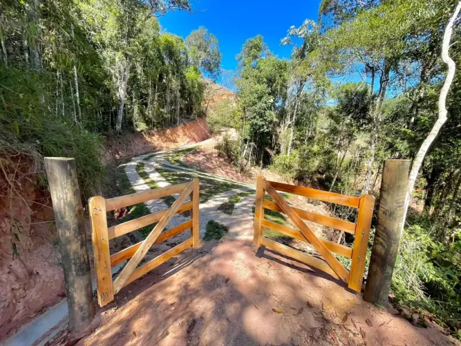 Terrenos de 20 a 30 mil m² em Alto Paraju