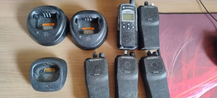 5 rádios Motorola