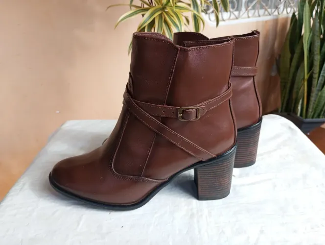 Vendo Bota de Couro legítimo tamanho 36