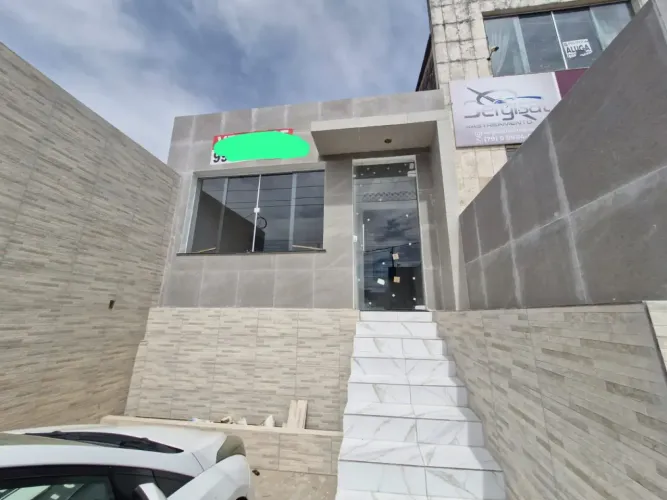 CASA À VENDA NO CENTRO, ÓTIMA LOCALIZAÇÃO