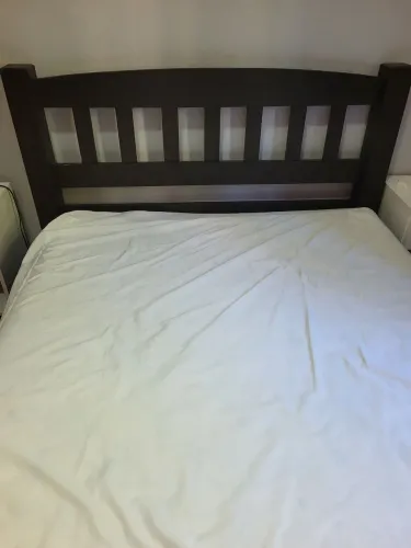 Cama de madeira