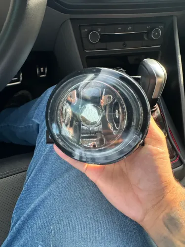 FAROL MILHA LADO ESQUERDO JETTA ATÉ 2014