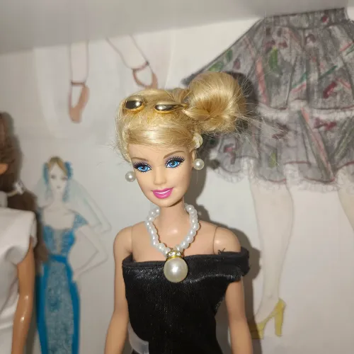 Barbies c/suporte, jóias que você TB pode usar! vestidos luxuosos e sapatos inclusos