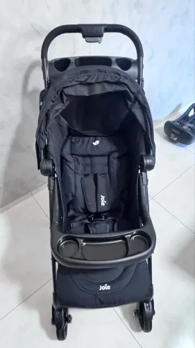 Carrinho de bebê com bebê conforto - usado uma única vez