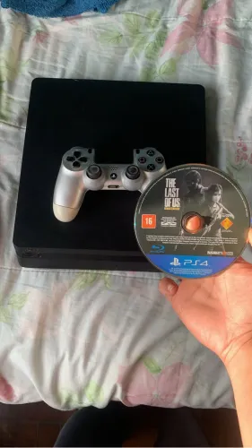 Ps4 slim + manete + 2 jogos