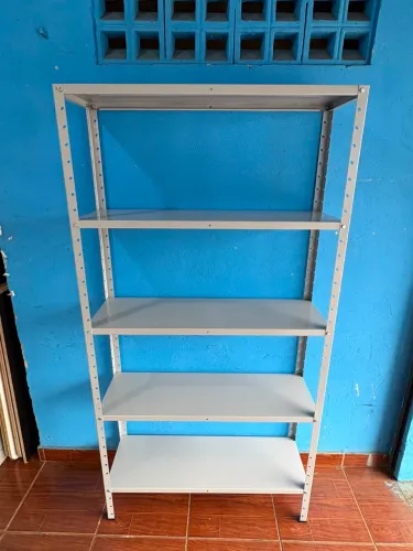 Estante de aço com 05 prateleiras cinza claro
