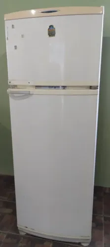 Geladeira Brastemp Frost Free 330 litros funcionando perfeitamente