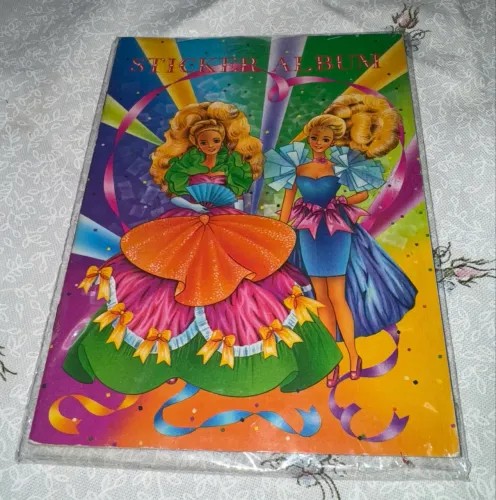 Antigo e raro álbum para figurinha da Barbie