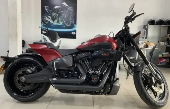 Harley FXDR 19/19 vermelha