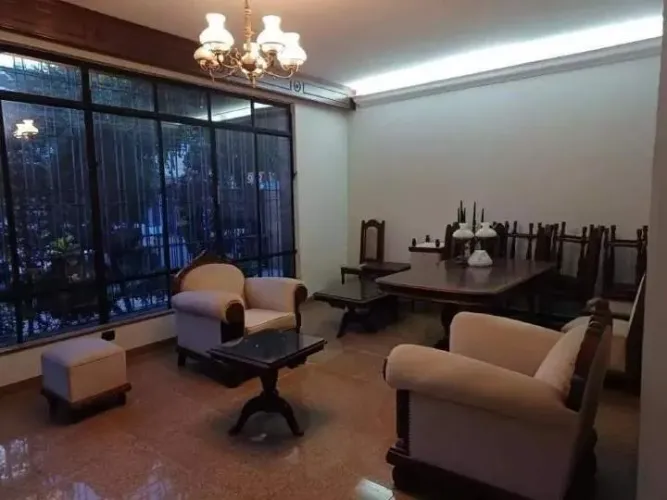 **Casa para Locação com 6 Quartos no Gonzaga**