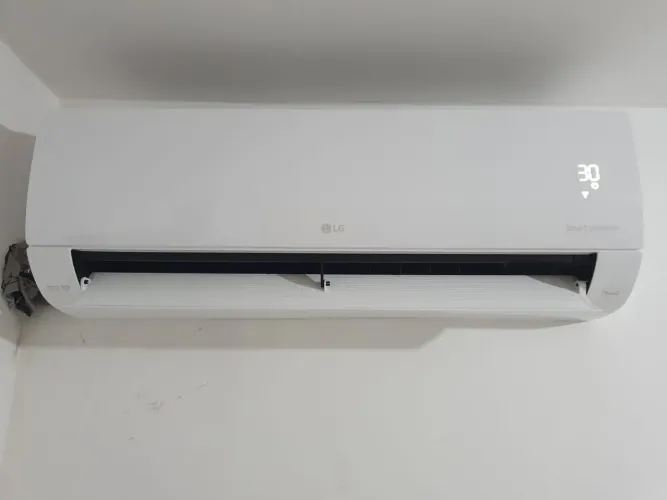 Vendo ar condicionado, em perfeito estado! Com apenas 8 meses de uso.