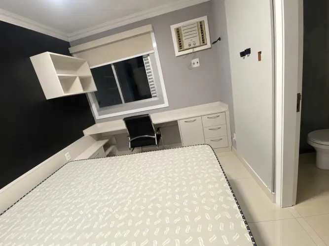 VENDO MODULADO COMPLETO ? MESA + CABECEIRA + NICHOS