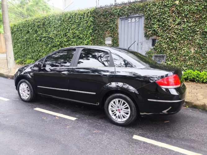 Fiat Linea Essence 1.8 Flex 16V 4P 2013