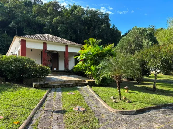 CHÁCARA: CONFORTO, LAZER COMPLETO E NATUREZA FARTA