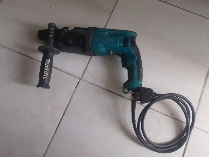 Furadeira martelete Makita em ótimo estado 220v
