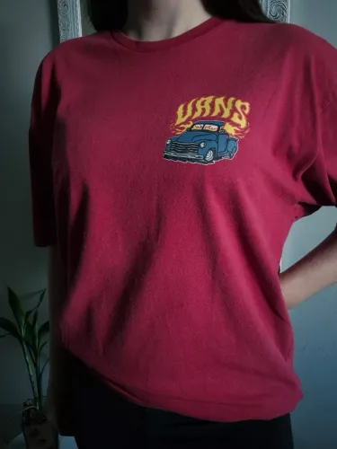 Camiseta Vans vermelha tamanho GG