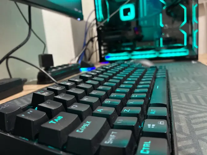 Teclado magnético Redragon KUMURA PRO V2 red switch