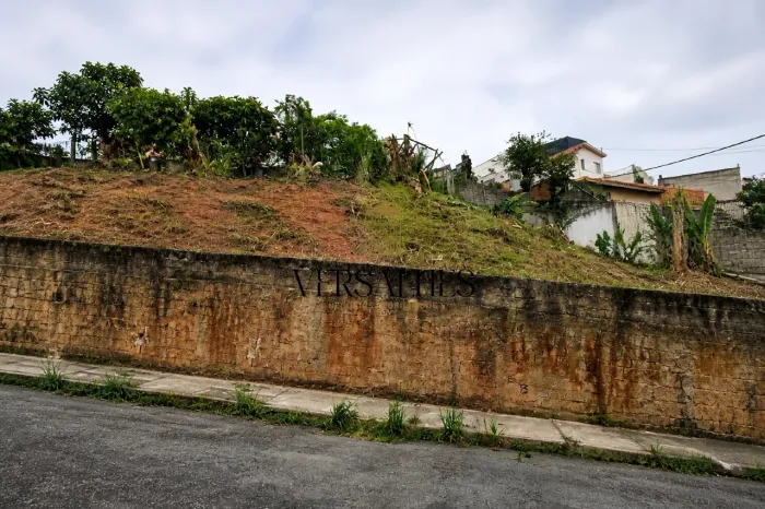 Lote á venda com 300 m² - Bairro Nova Floresta