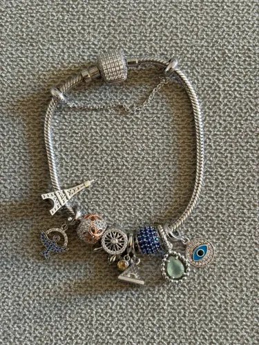 Pulseira Vivara com Pingentes