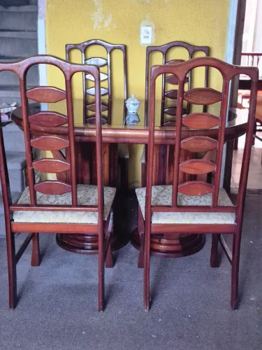 Mesa de Jantar 6 lugares-Design Moderno e Sofisticado. Tampo de Vidro estrutura firme.