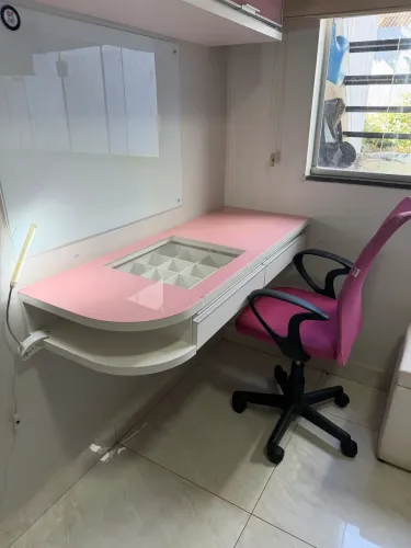 Conjunto Escritório Planejado: Mesa, Cadeira e Painel de Vidro