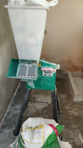 Forrageira triturador motor de 2 CV 220 volts.