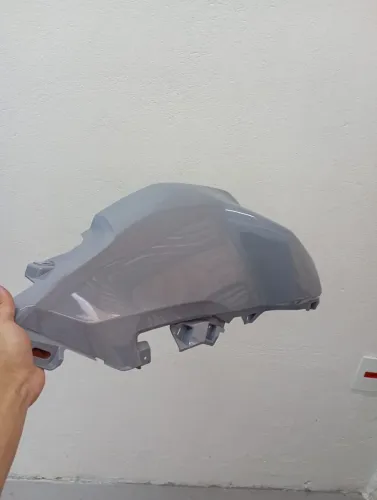Carenagem direita do tanque da Titan 2025