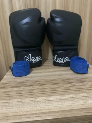 LUVA PRETA NAJA 12oz + bandagens.