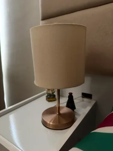 Luminária de canto de cama 
