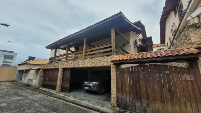 Vendo casa com 4 quartos sendo 2 suítes no Barreto - Niterói - RJ