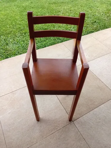Cadeira de criança para restaurante