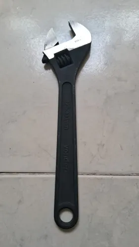Ferramenta chave inglesa ajustável