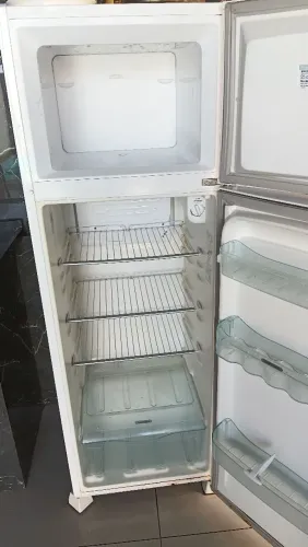 Geladeira Electrolux com avaria