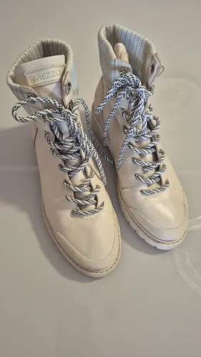 Coturno feminino Arezzo