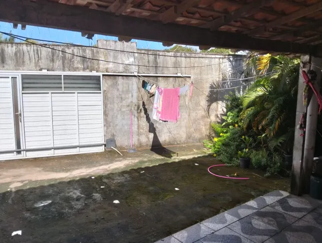 Vendo uma casa com 3 quartos, suite e muita Área de quintal na Vila Luizão.