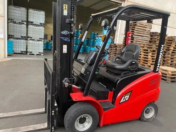 Empilhadeira Contrabalançada Elétrica Hangcha 2500KG