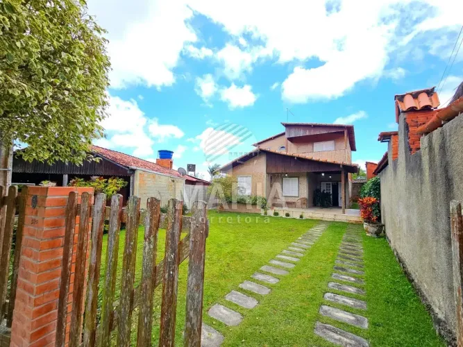 Casa dentro de condomínio com 05 quartos à venda em Gravatá/PE!
