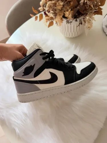Nike Air Jordan 1 mide SE