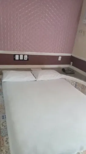 Motel contrata camareiras e para serviço gerais.