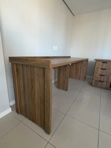 Mesa em L de MDF com gavetas, bancada para escritório ou loja