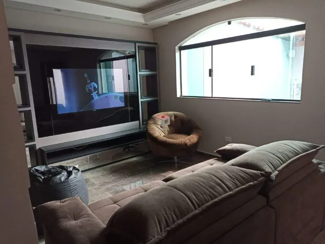 Sobrado com 265m² localizado na Vila Helena em Santo André- SP.
