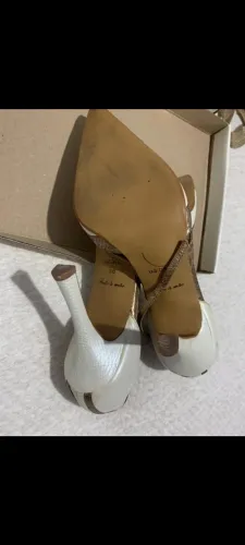 Sapato em couro femenino